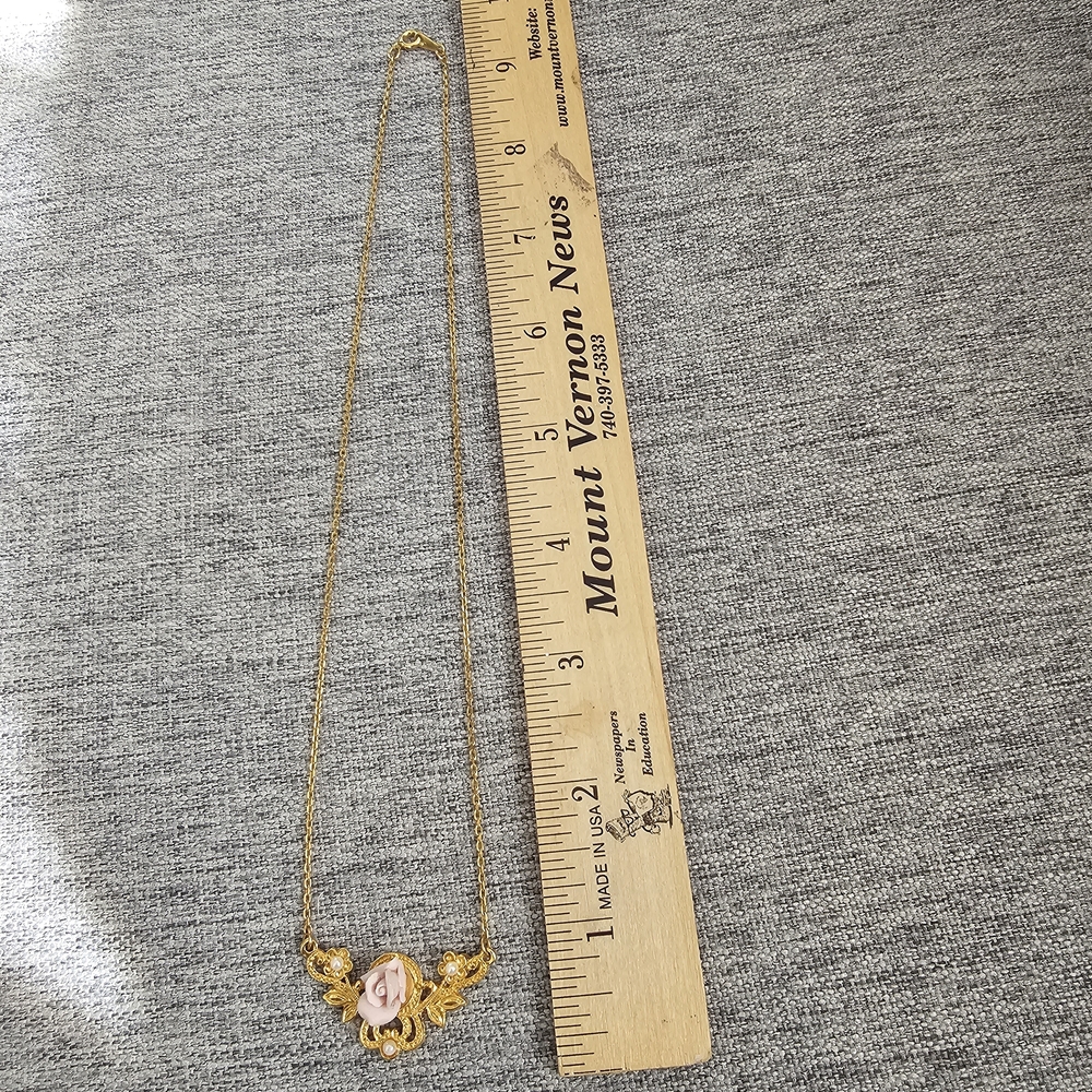 Elegant Gold and Pink Pendant Necklace - Picture 5 of 8